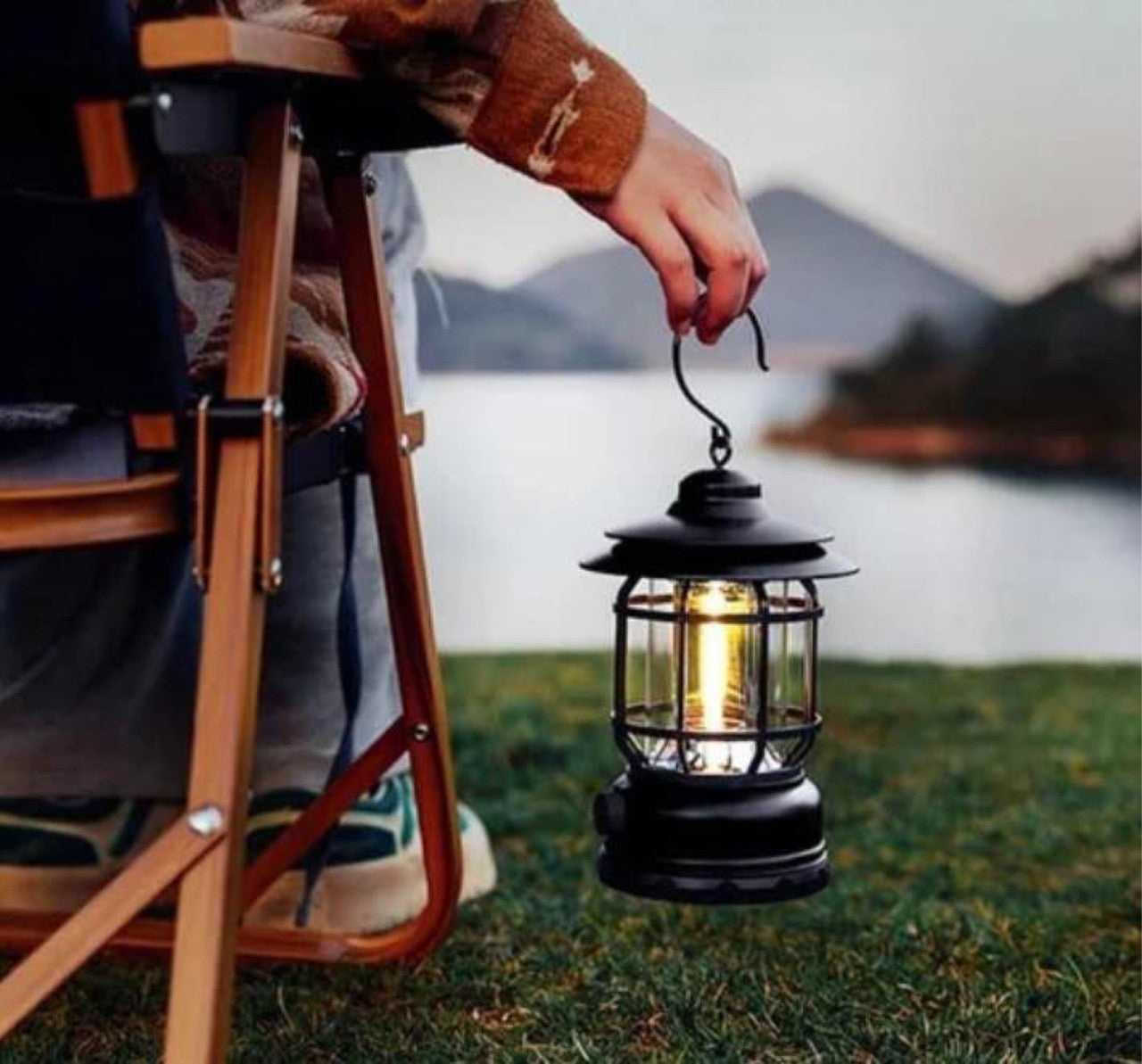 Solarna Retro Lampa za Kampovanje