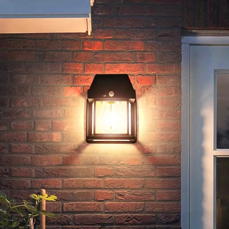 Solarna zidna lampa (1 + 1 GRATIS)