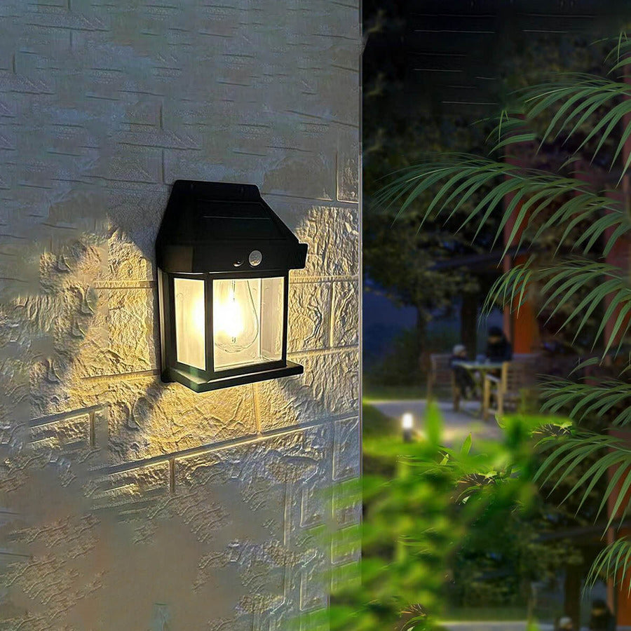 Solarna zidna lampa (1 + 1 GRATIS)